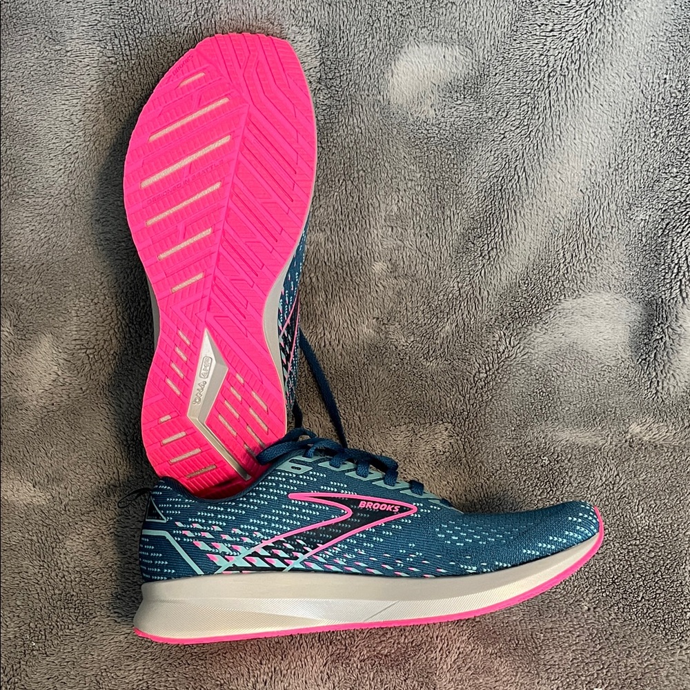 NWOT - Brooks Levitate 5 - Women's Blue and Pink Running Shoes FREE SHIPPING - Picture 5 of 6
